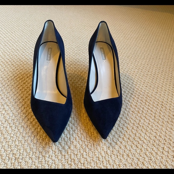 NWOT Giorgio Armani, dark blue suede, pristine.  Made in Italy.  Size 7. - Picture 2 of 5